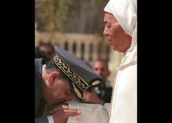 Moroccan King Hassan II (R) receives the kiss of allegiance of Moroccan Army General Abdelhak Kadiri during ceremonies for the 36th anniversary of the monarch's enthronement 03 March.
